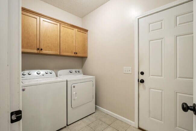 Building Photo - 1350 Monticello Dr