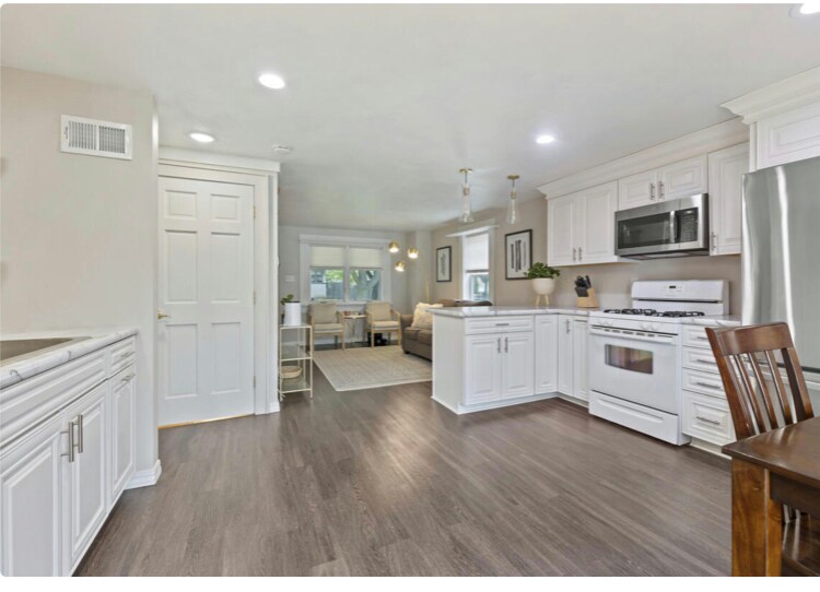 Building Photo - 141 S 75th St