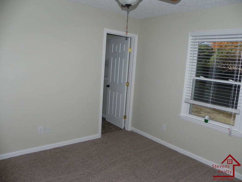 Building Photo - 54 Big Springs Cir