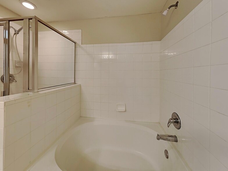 Building Photo - 1101 Vintage Village Ln