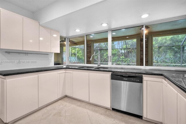 Building Photo - 3441 N Hills Dr