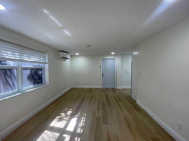 Building Photo - 302 N Tamarind Ave