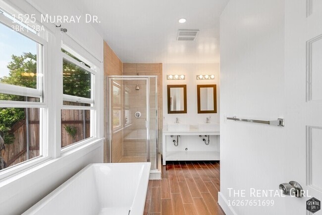 Building Photo - 1525 Murray Dr