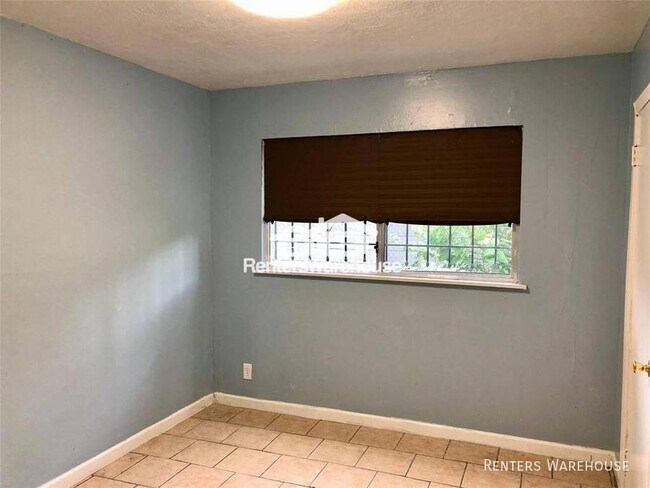 Building Photo - Cottage style 3 bedroom, 1 full bath home ...