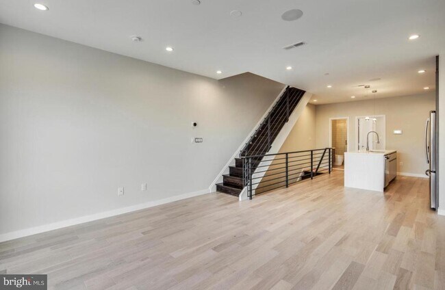 Building Photo - 909 N 15th St