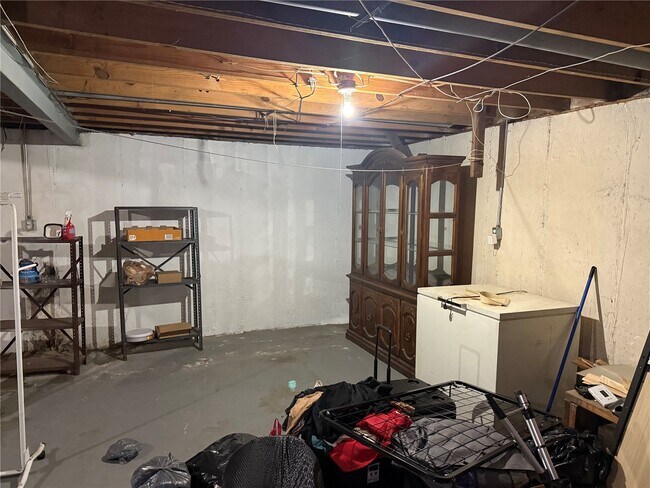 Building Photo - 1415 Wishart Pl