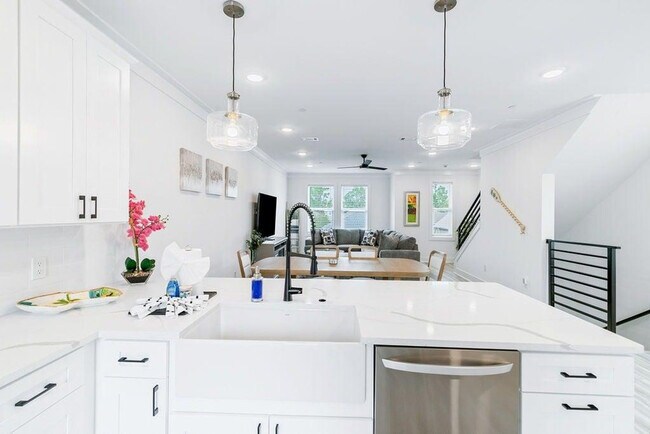 Building Photo - 125 Blue Eden Lp