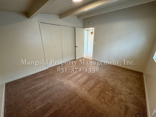 Building Photo - 561irv