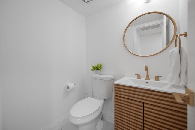 Building Photo - 3000 E Sunrise Blvd