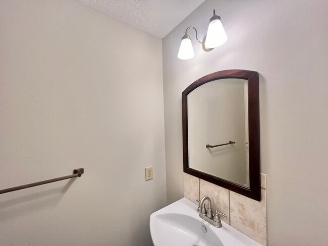 Building Photo - Newly Renovated 3BD, 2.5BA North Raleigh Home on a Private Lot in a Prime Location Near Shopping,...