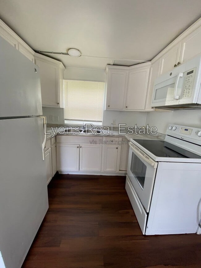 Building Photo - 717 Burdick Ave