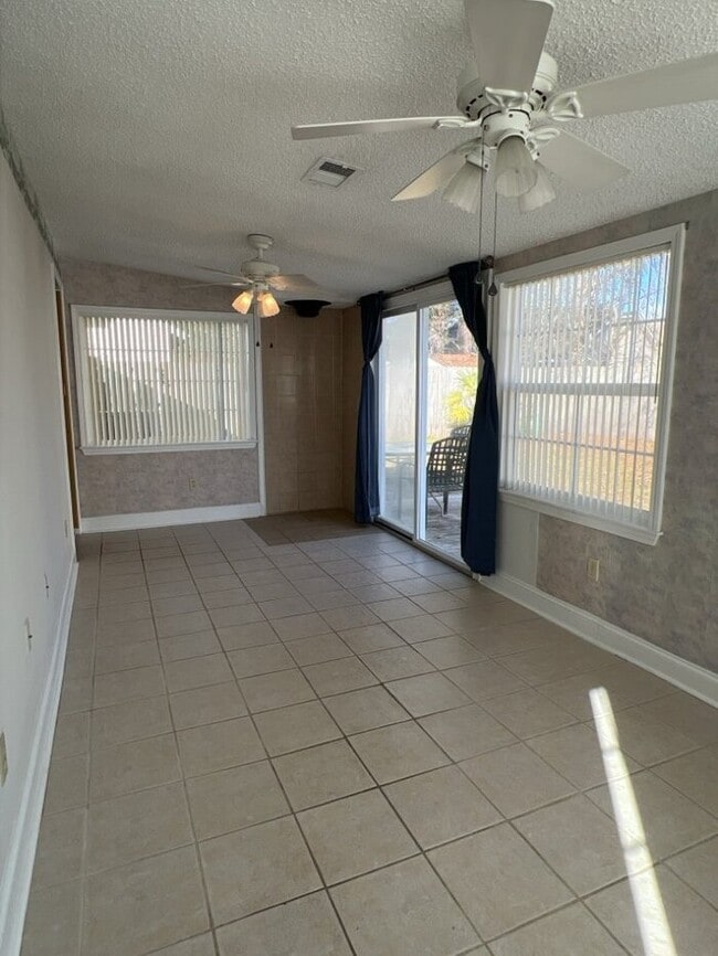 Building Photo - 115 Lancashire Rd