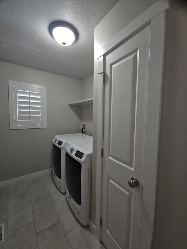 Building Photo - Charming East Provo Home with Scenic Views...
