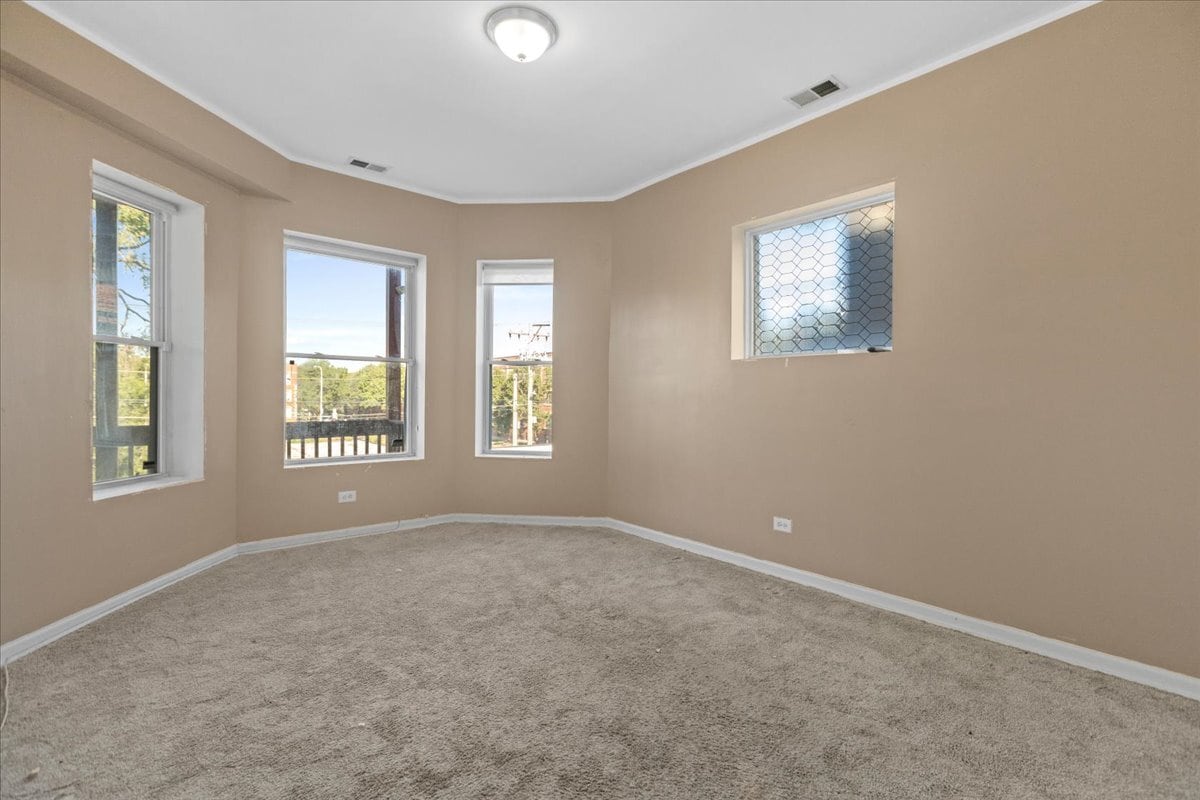 Building Photo - 4404 S Prairie Ave
