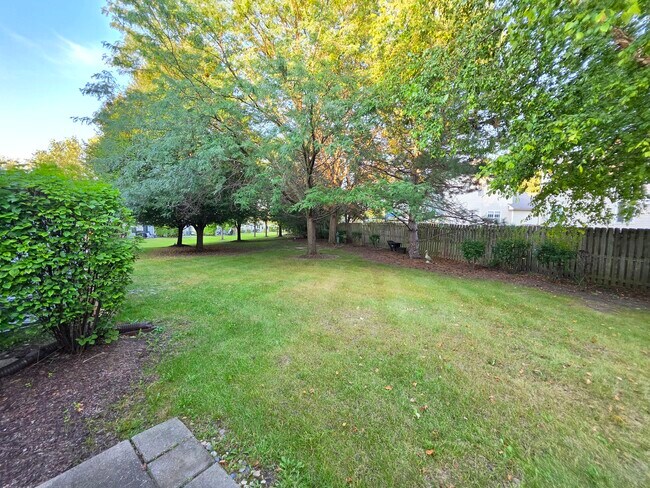 Building Photo - 3959 Blackstone Dr