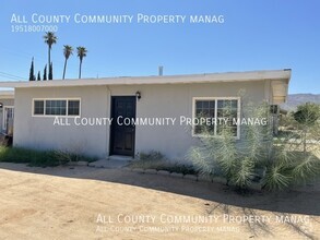 Building Photo - 2 Bed 1 Bath Apartment In Twentynine Palms!