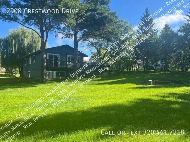 Building Photo - 2908 Crestwood Dr NE