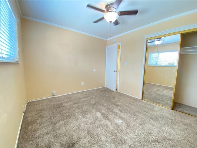 Building Photo - Great North Park Location! Private Fenced Front Patio! In Unit Washer and Dryer!