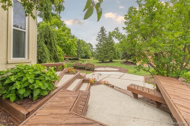 Building Photo - 24084 Westmont Dr