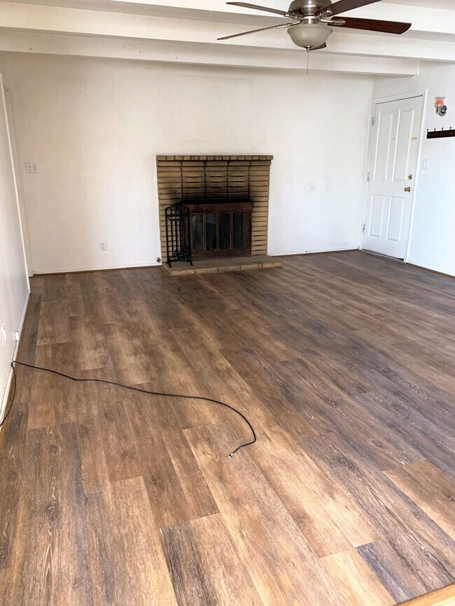 Building Photo - AVAILABLE NOW $200 off First Month Rent