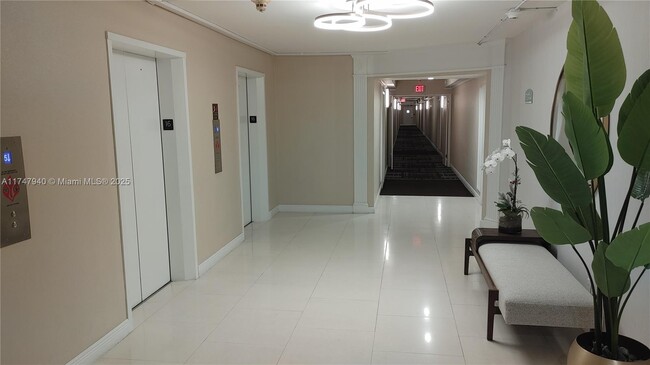 Building Photo - 5600 Collins Ave