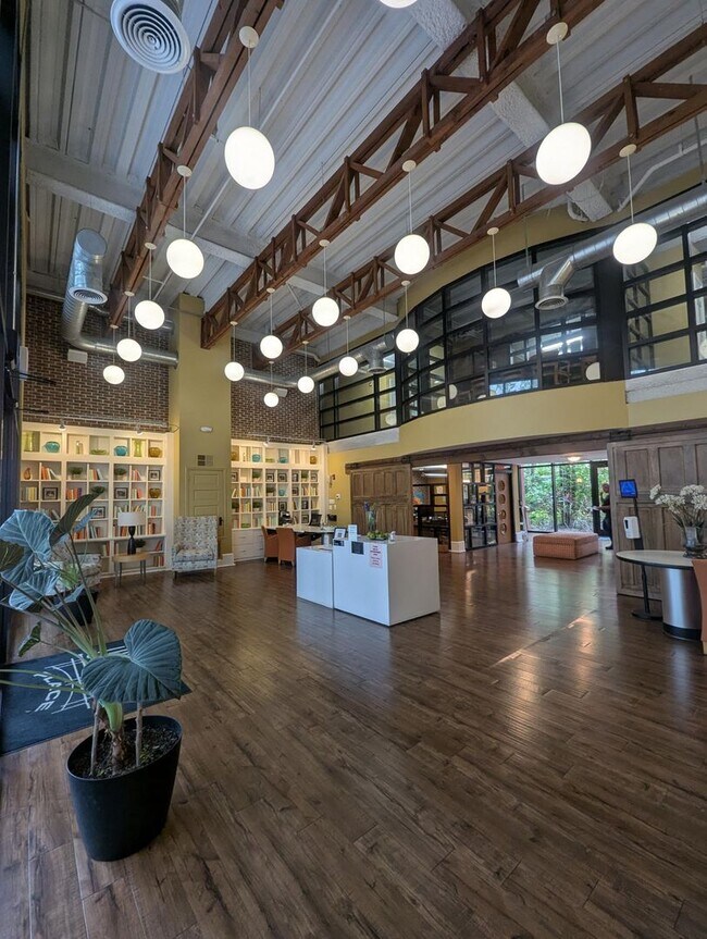 Building Photo - 1x1 Beautiful updated unit throughout w/ba...