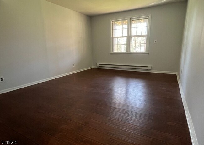 Building Photo - 64 Goldfinch Dr