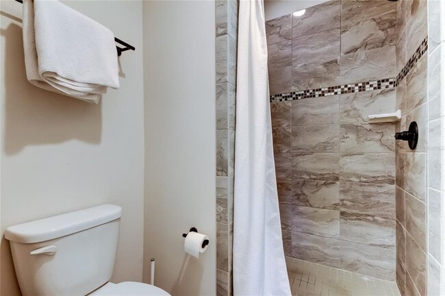 Building Photo - 204 N Manhattan Ave