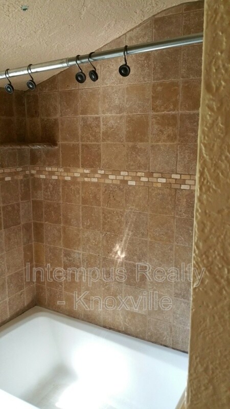 Building Photo - 2103 Fairmont Blvd