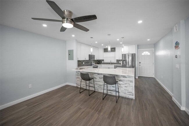 Building Photo - 300 64th Ave