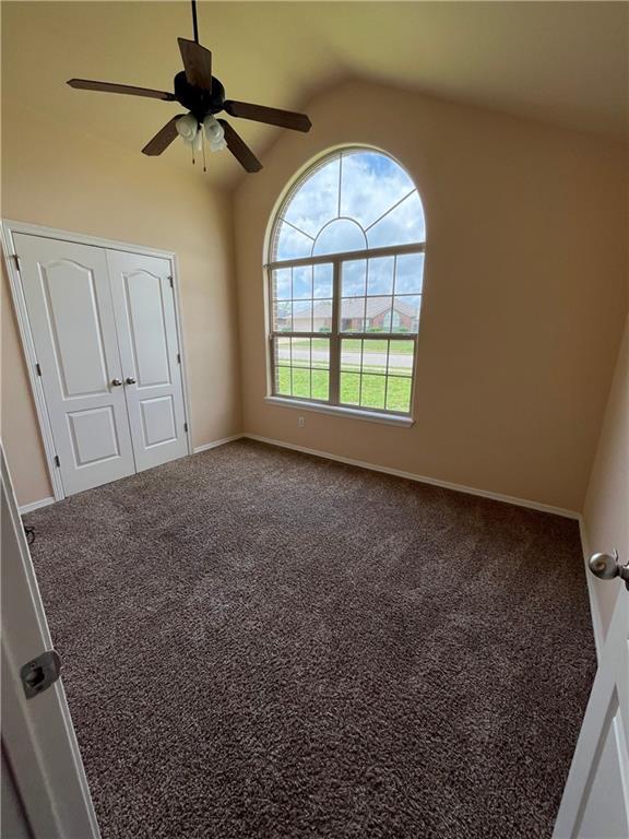 Building Photo - 201 Willow Dr