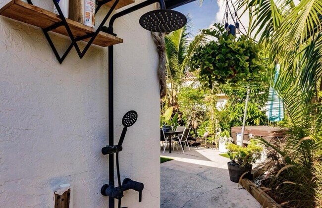 Building Photo - 1605 N N St