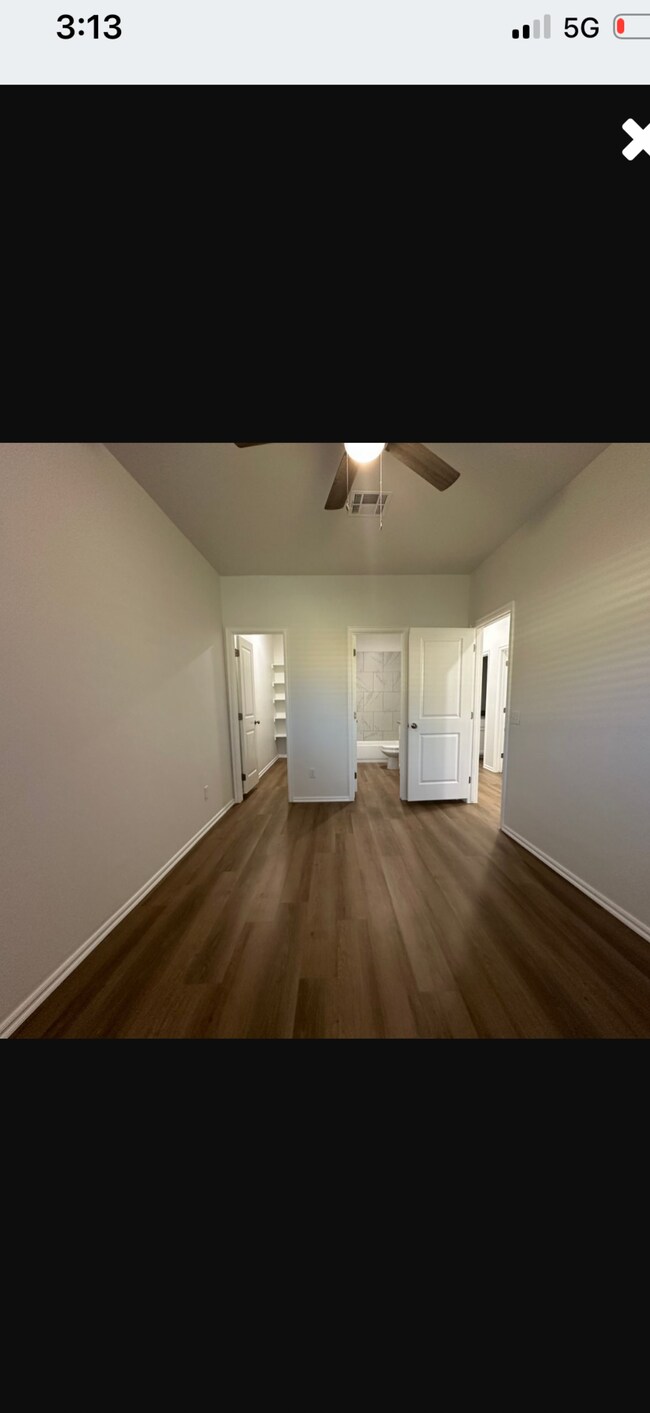 Building Photo - 11518 University Dr