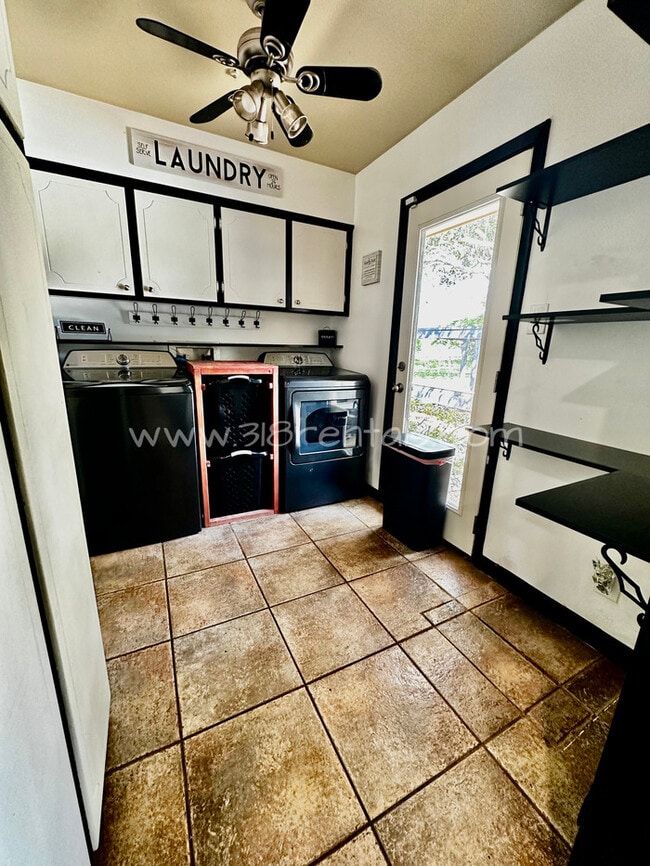 Building Photo - 7313 Camelback Dr