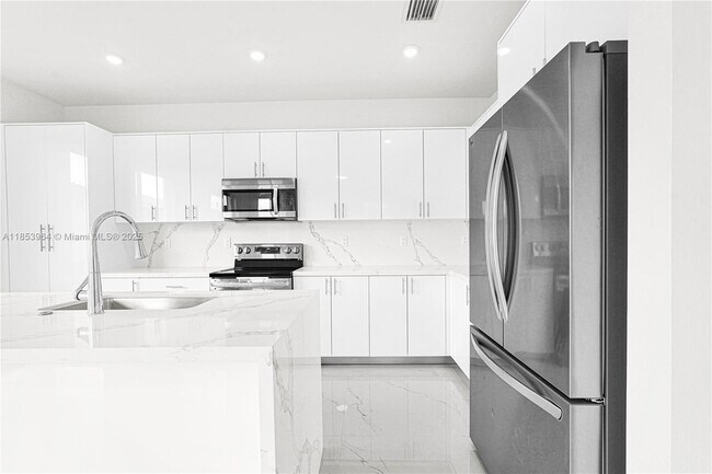 Building Photo - 22467 SW 125th Ave