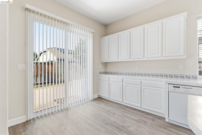 Building Photo - 1067 Somersby Way