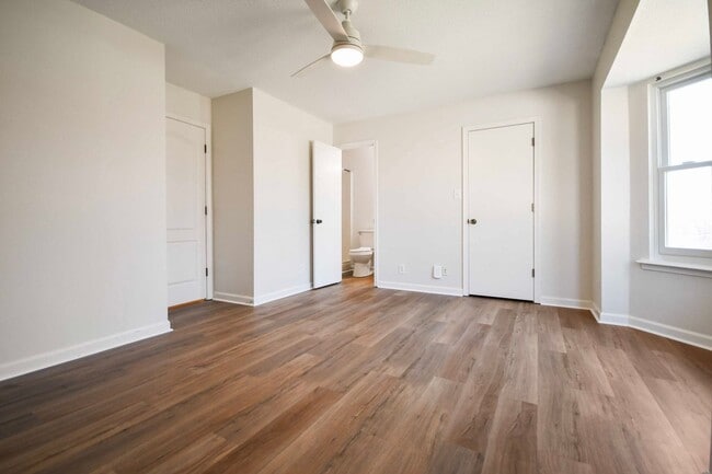 Building Photo - Pet Friendly Three Bedroom!