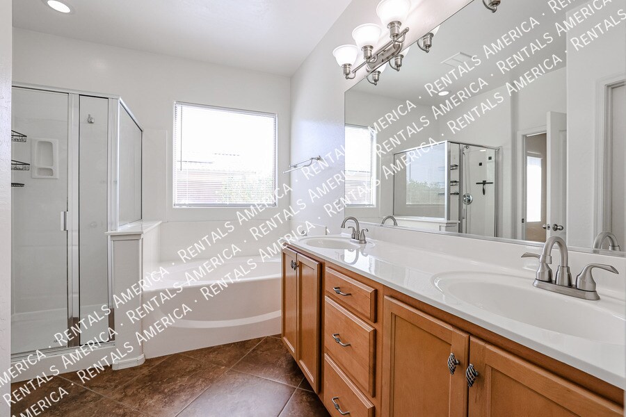 Building Photo - 5907 S 56th Dr