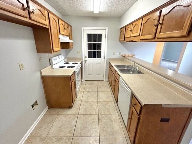 Building Photo - Now Leasing A 5 Bedroom 2 Bath Home In Memphis. Availalbe Now