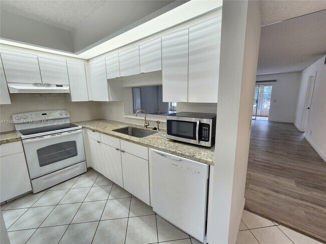 Building Photo - 1000 SW 128th Terrace