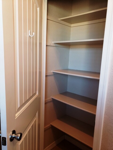 Building Photo - *PENDING APP* Townhome, single story