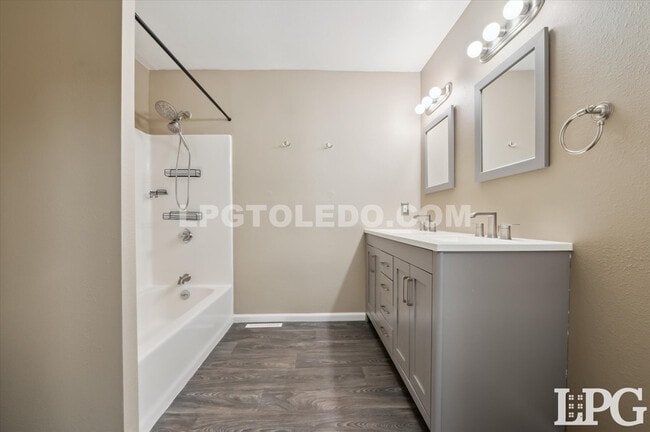 Building Photo - 7044 Springfield Dr