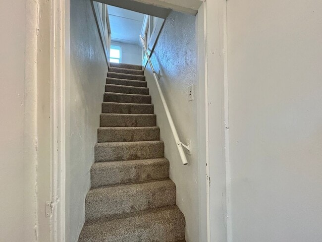 Building Photo - 231 NE 4th Ave