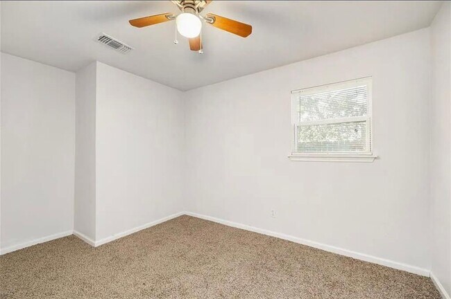 Building Photo - 607 Cactus Dr