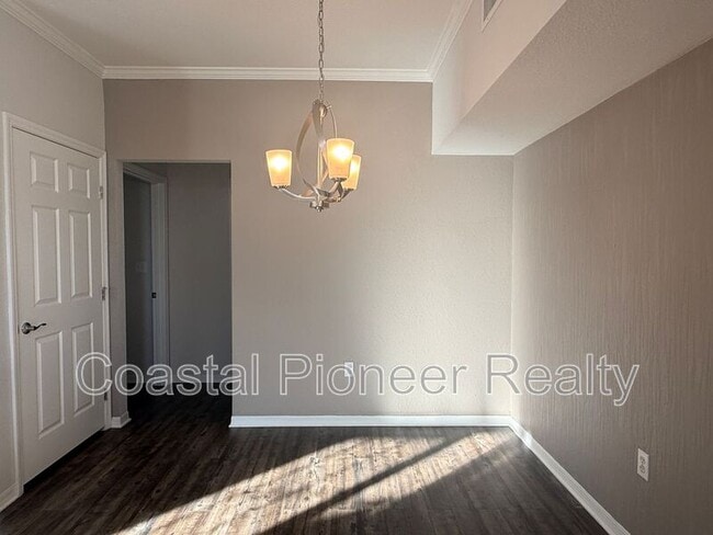 Building Photo - 9068 Lake Chase Island Way