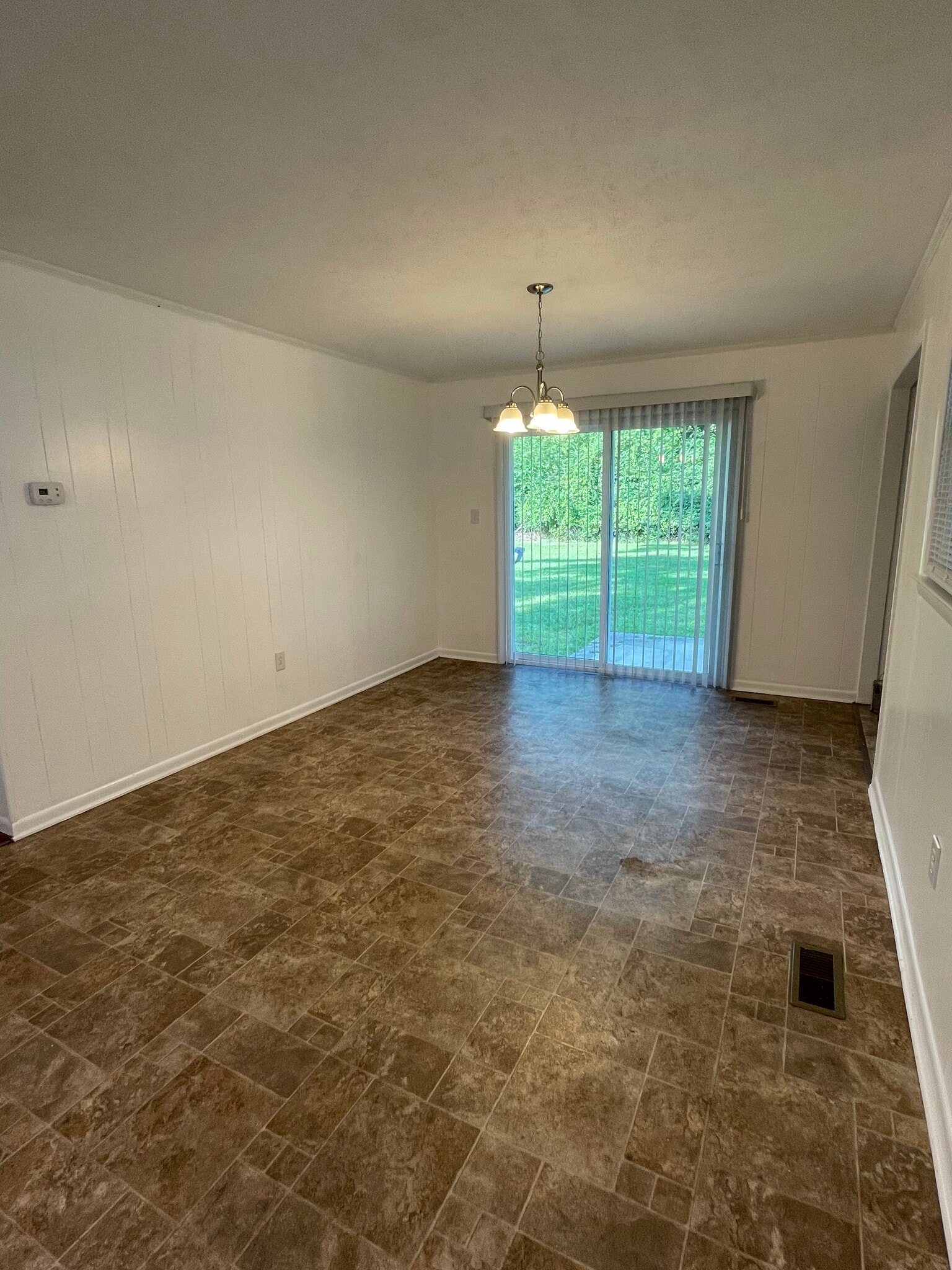 Eat-in Kitchen/Dining Area - 15521 Calhoun Road