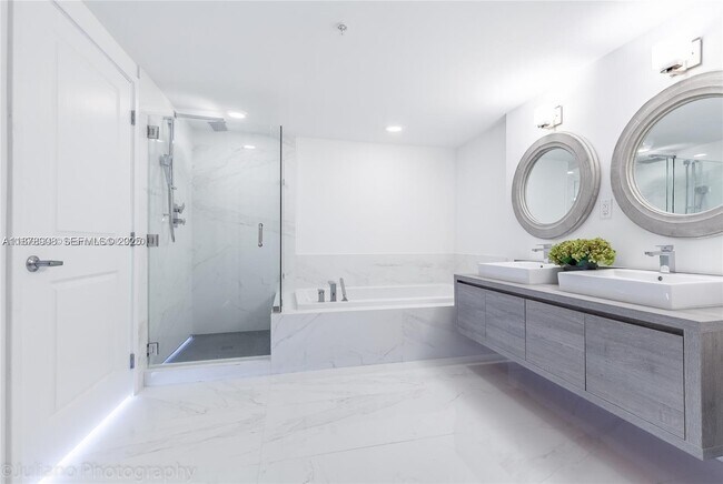 Building Photo - 400 Sunny Isles Blvd