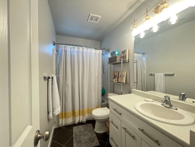 Building Photo - Great Home Now Available!