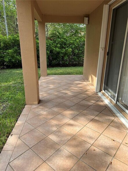 Building Photo - 449 Silver Palm Way