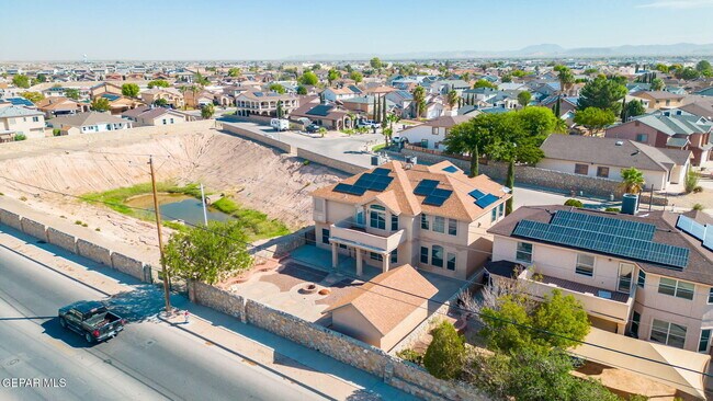 Building Photo - 695 Paseo del Mar Dr